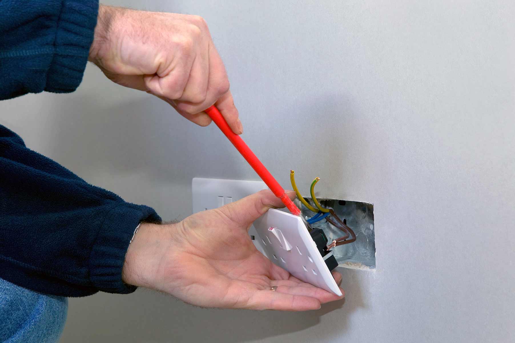 Our electricians can install plug sockets for domestic and commercial proeprties in Tynemouth and the local area. 